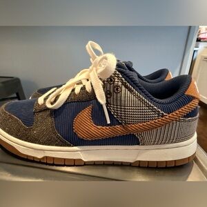 Nike Dunks size men's 7.5/W 9